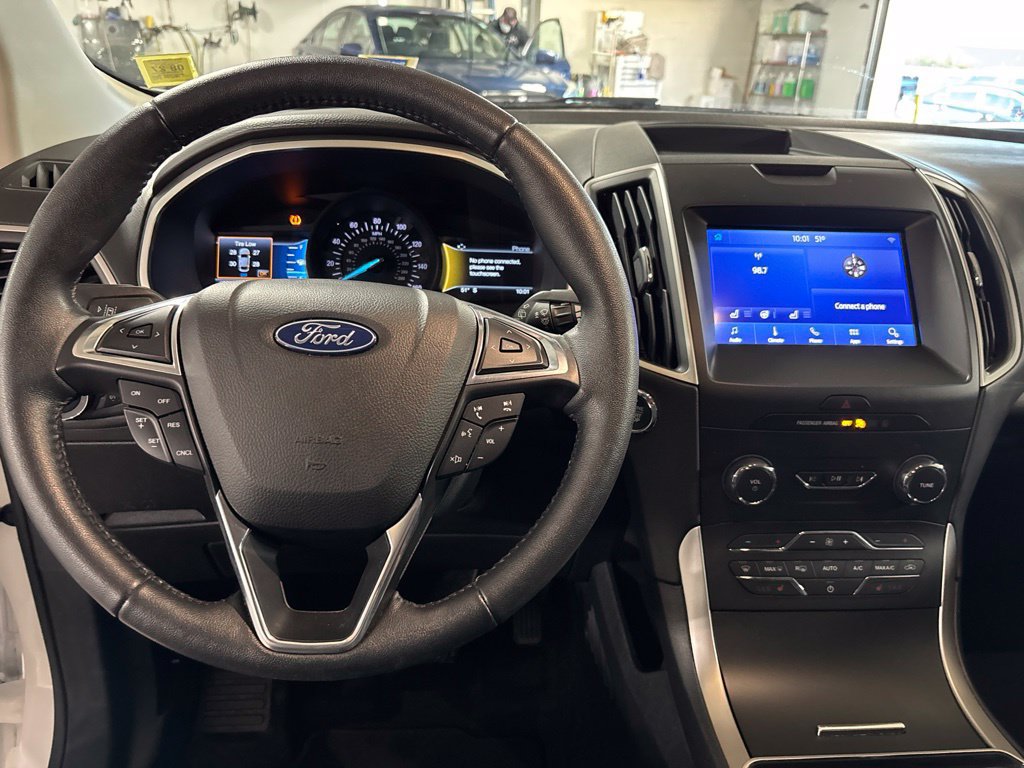 Used 2020 Ford Edge SEL w/ Cold Weather Package AWD/4WD image 13