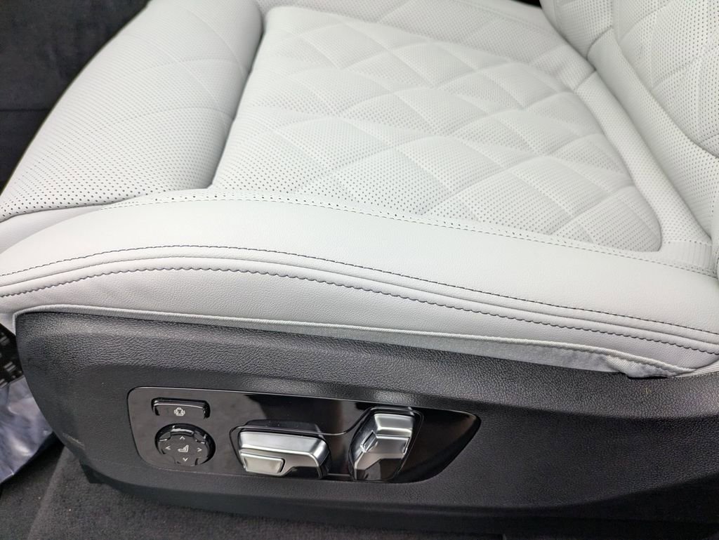 New 2026 BMW X5 xDrive40i w/ M Sport Package image 15
