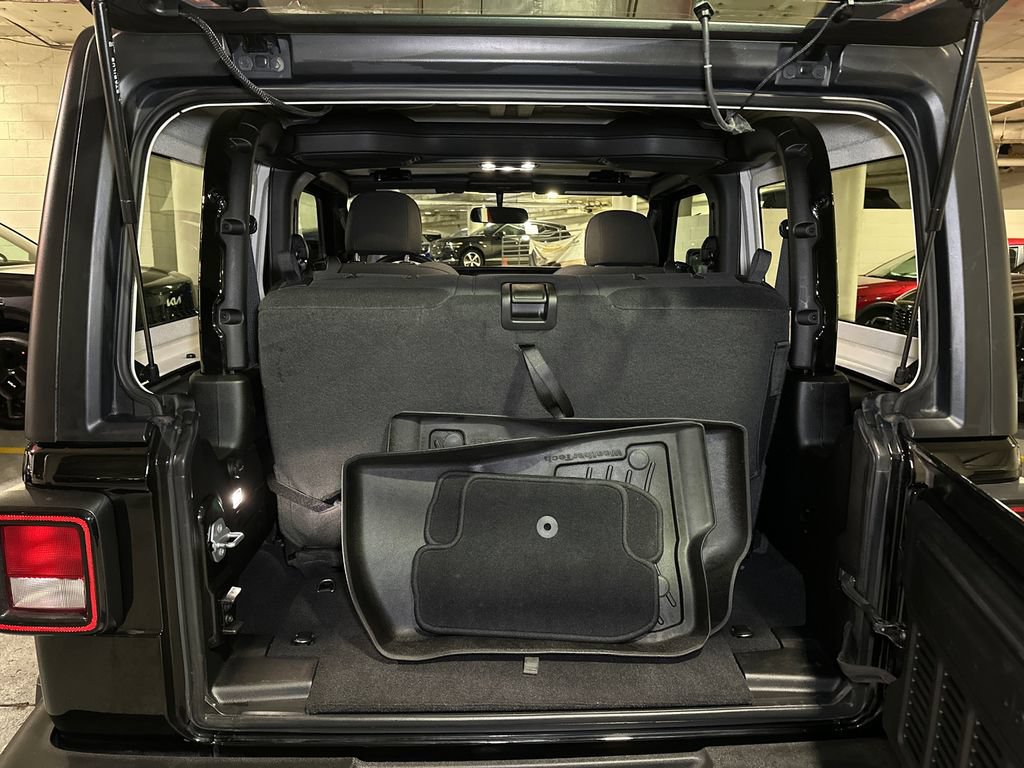 Used 2022 Jeep Wrangler Sport AWD/4WD image 5