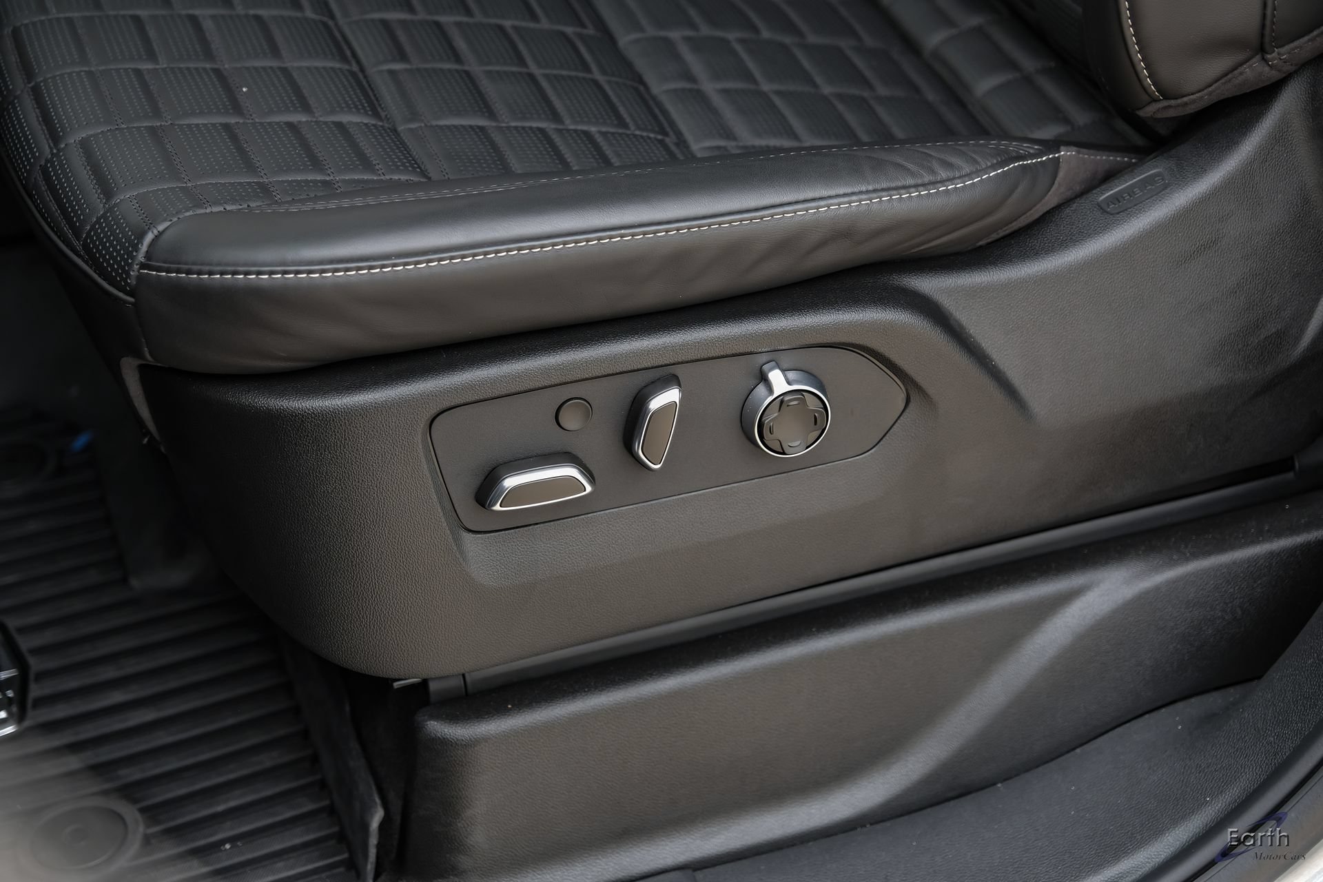 Used 2025 Cadillac Escalade V w/ LPO, Floor Liner Package AWD/4WD image 41