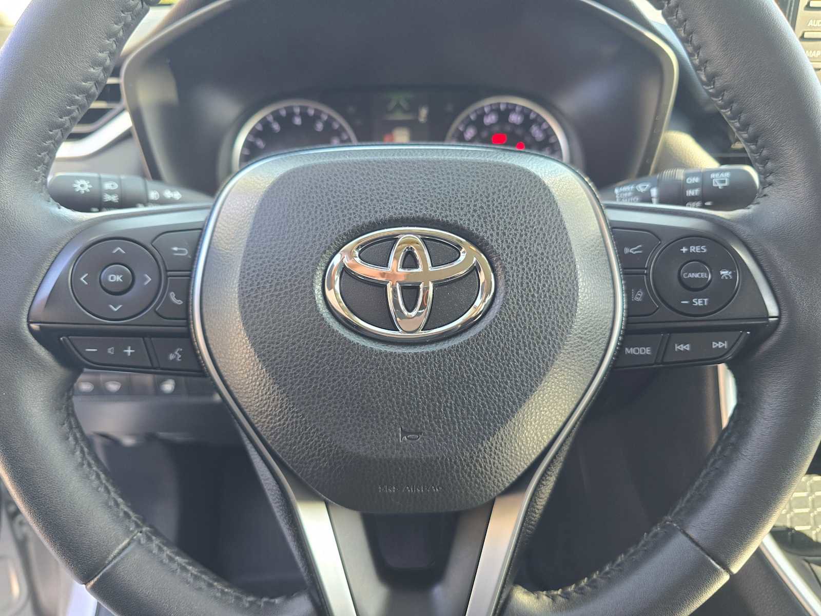Used 2020 Toyota RAV4 XLE w/ XLE Grade Weather Package AWD/4WD image 23
