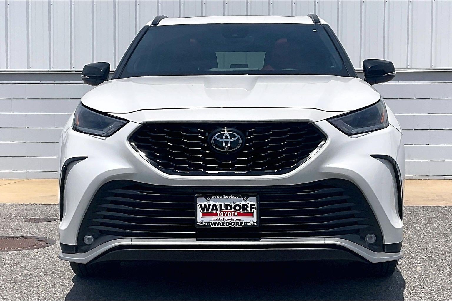 Used 2023 Toyota Highlander XSE AWD/4WD image 3