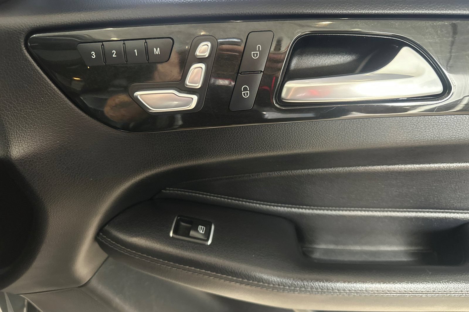 Used 2017 Mercedes-Benz GLS 450 4MATIC image 20