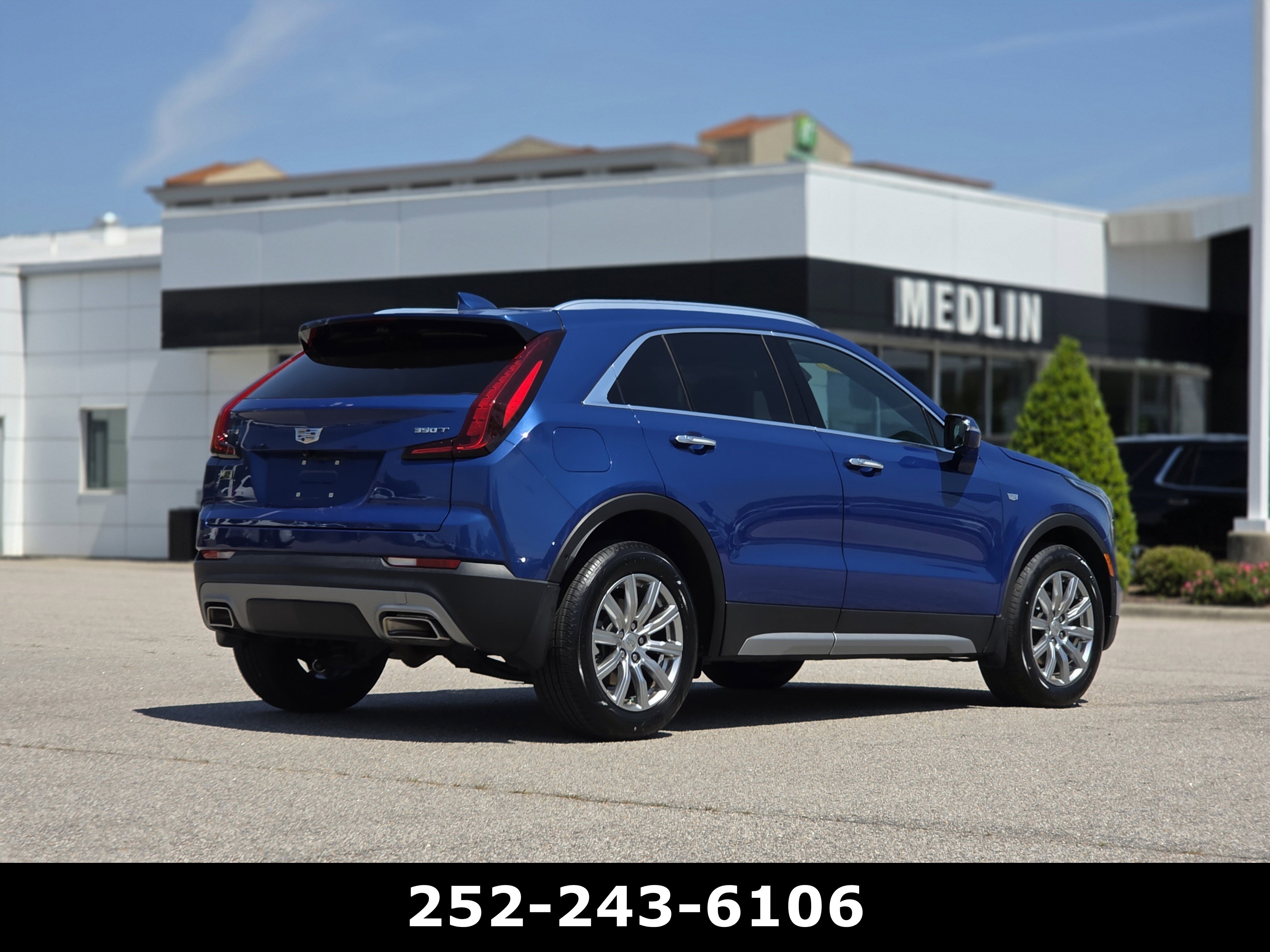 Used 2023 Cadillac XT4 Premium Luxury w/ Enhanced Visibility Package FWD image 7