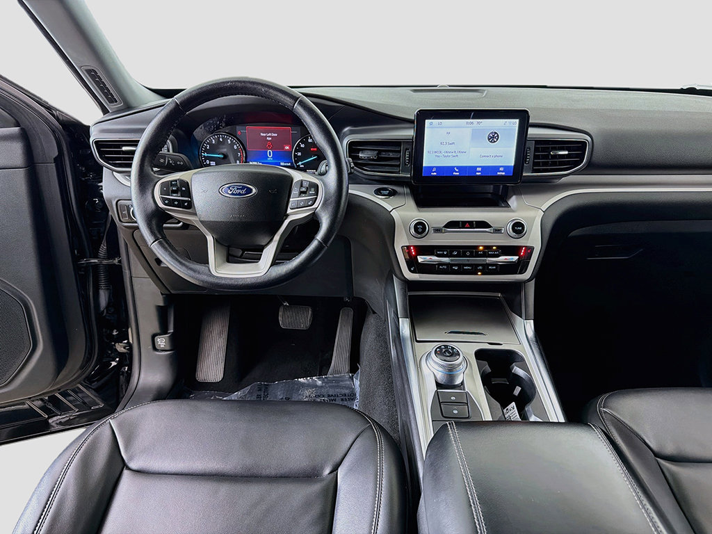 Used 2023 Ford Explorer XLT w/ Equipment Group 202A AWD/4WD image 32