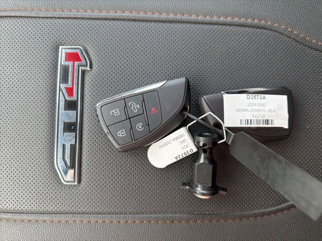 Used 2024 GMC Sierra 2500 AT4 w/ AT4 Premium Plus Package AWD/4WD image 25