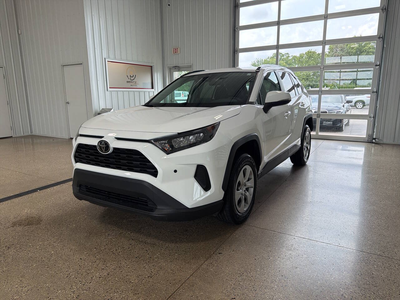 Used 2021 Toyota RAV4 LE FWD image 2