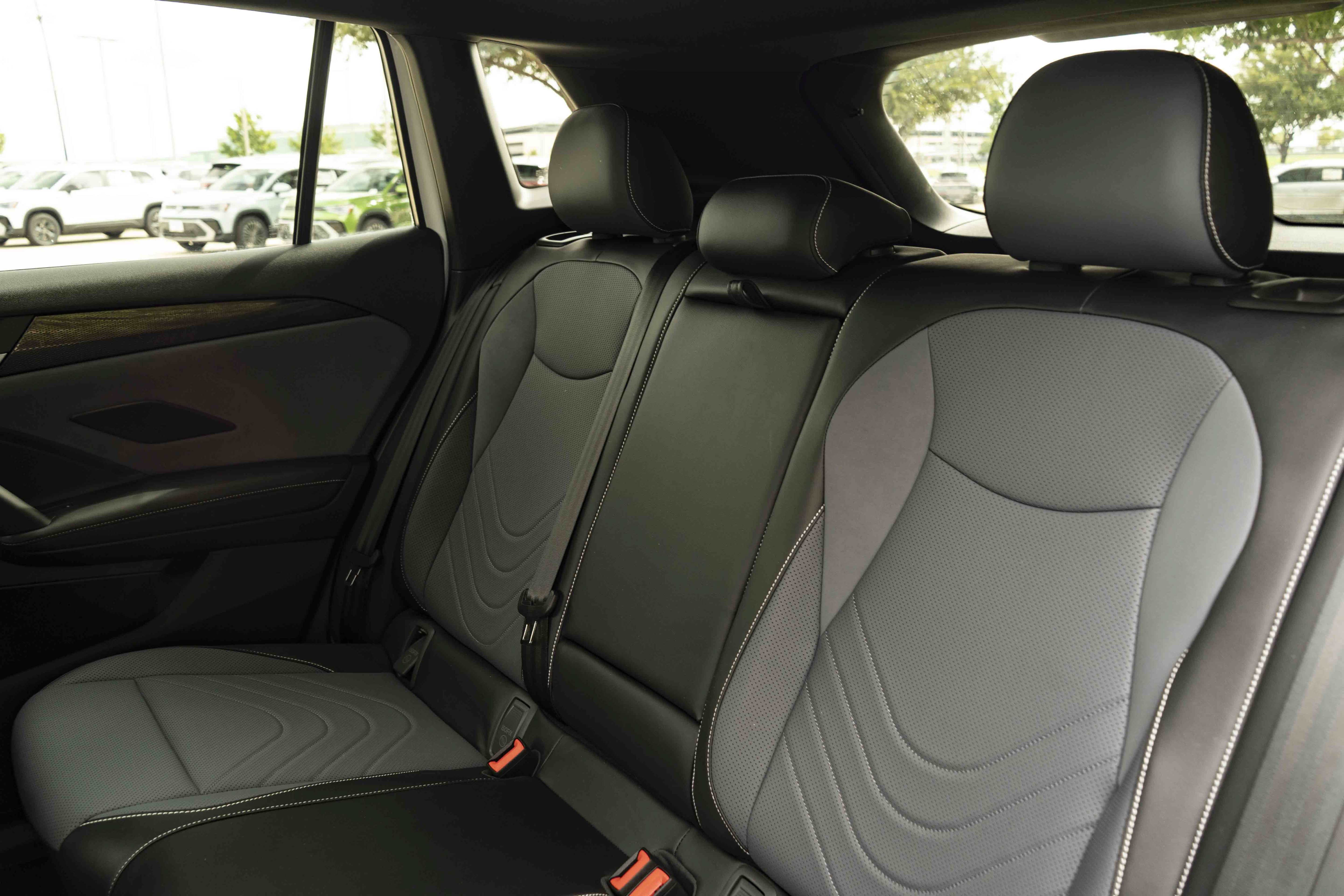 Certified 2026 Volkswagen Tiguan SE R-Line FWD image 17