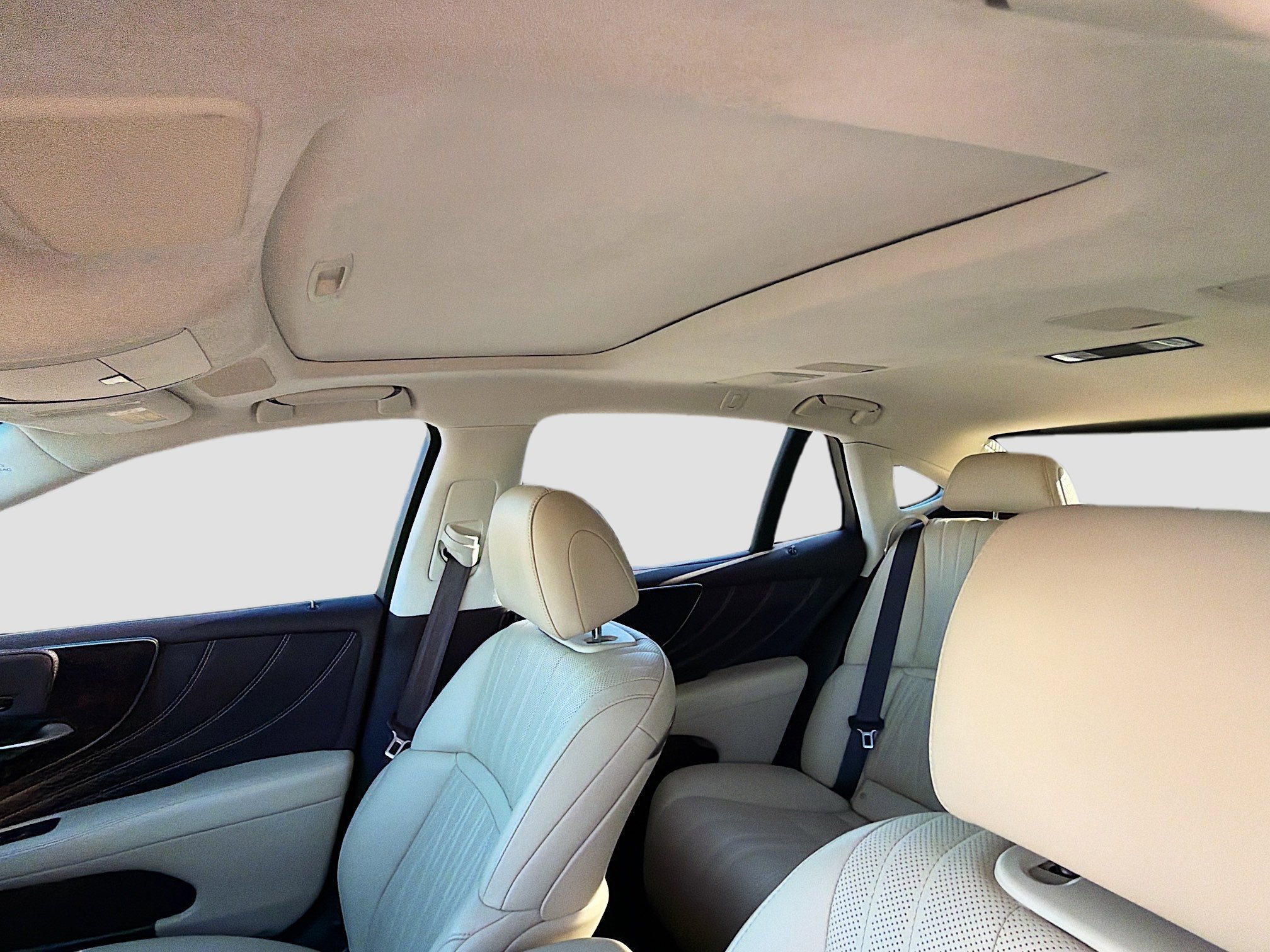 Used 2020 Lexus LS 500 w/ Interior Upgrade Package image 27