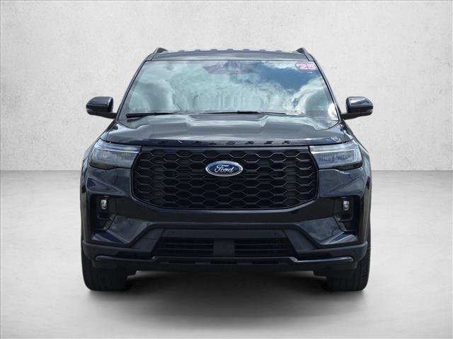 Used 2025 Ford Explorer ST-Line w/ ST-Line Street Pack AWD/4WD image 2