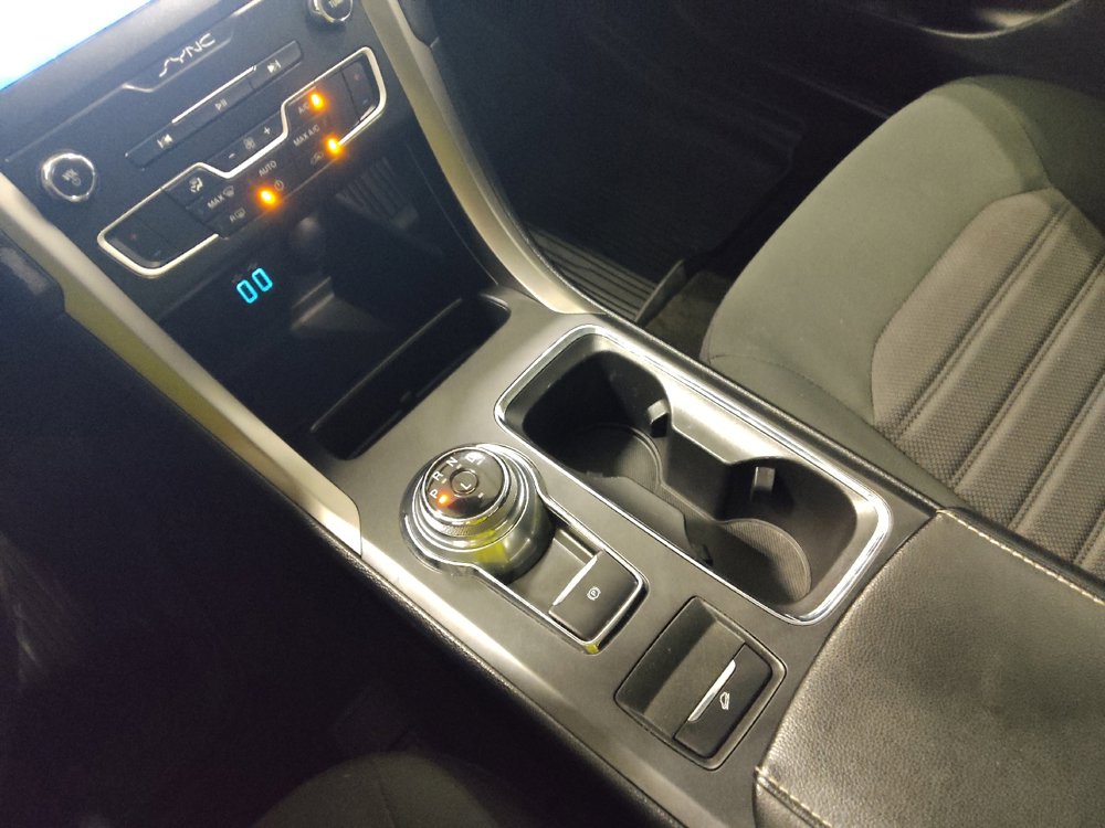 Used 2020 Ford Fusion SE FWD image 26