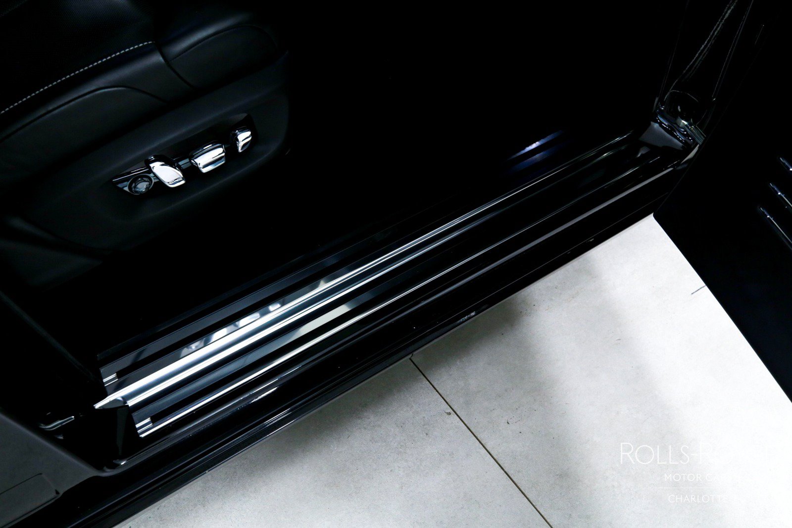 Used 2020 Rolls-Royce Phantom Sedan RWD image 38