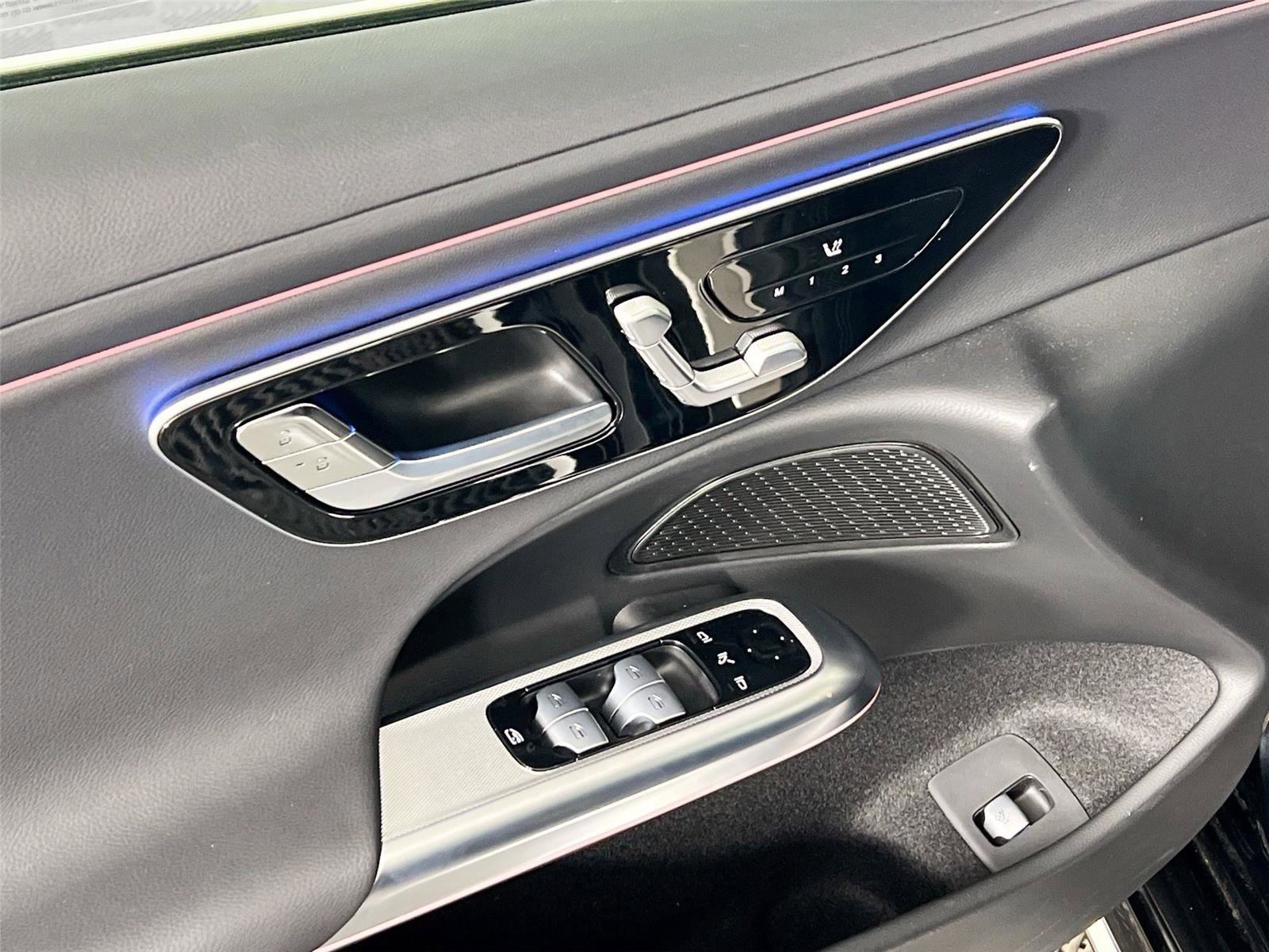 Used 2025 Mercedes-Benz E 350 4MATIC Sedan image 19