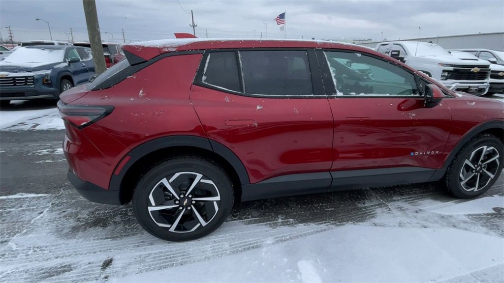 New 2026 Chevrolet Equinox EV LT image 2