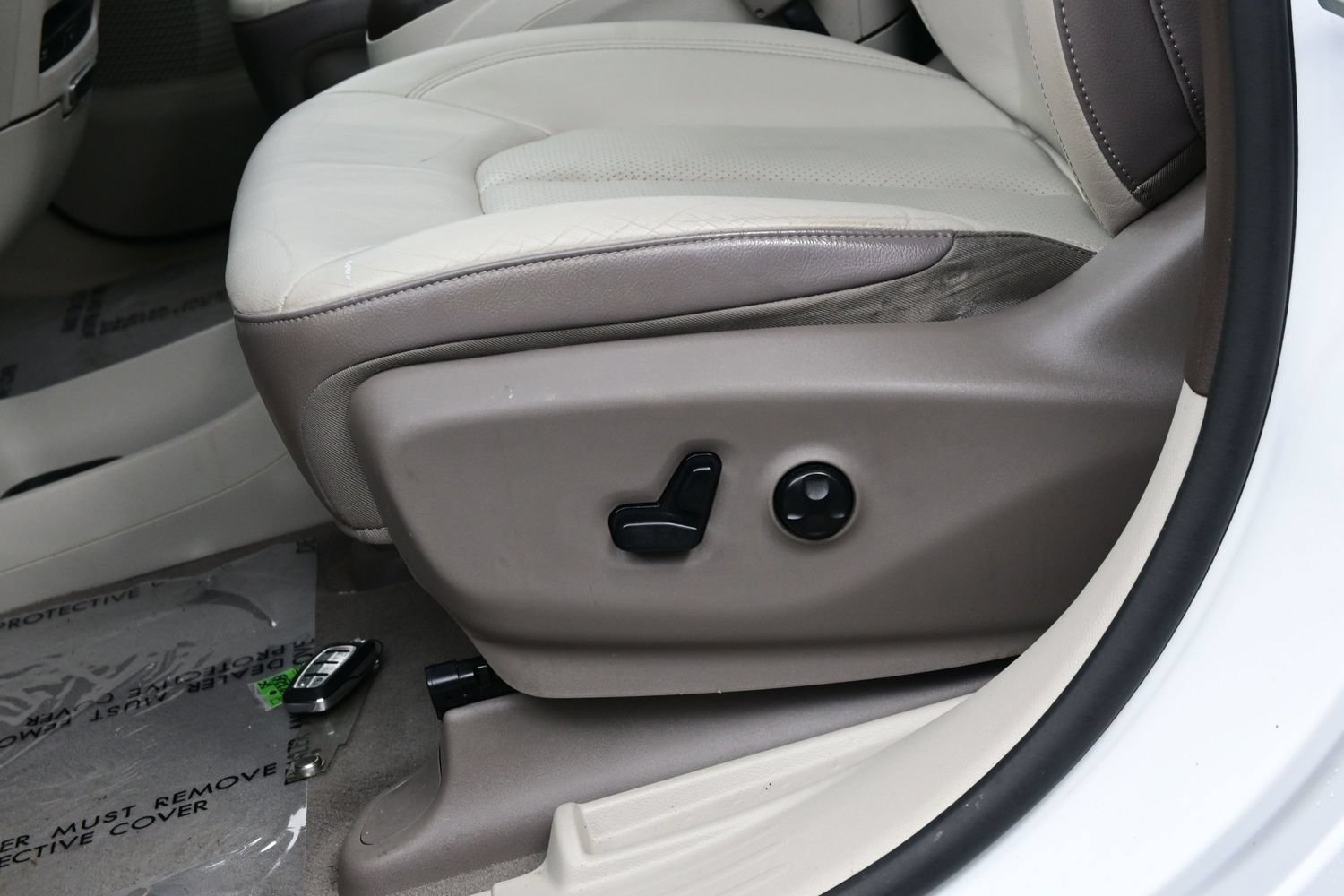 Used 2018 Chrysler Pacifica Touring-L Plus w/ Advanced Safetytec Group FWD image 11