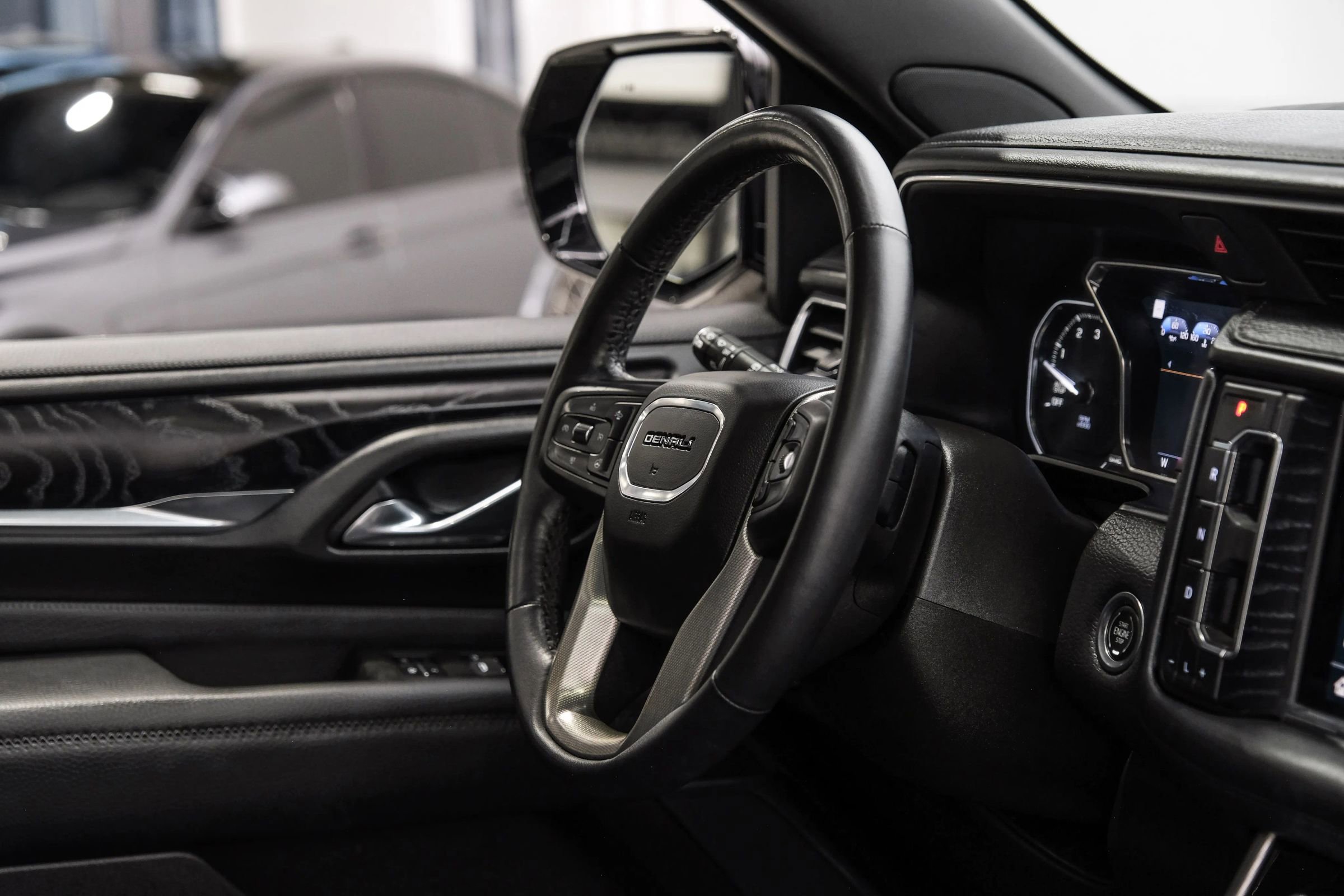 Used 2021 GMC Yukon Denali w/ Denali Premium Package image 14