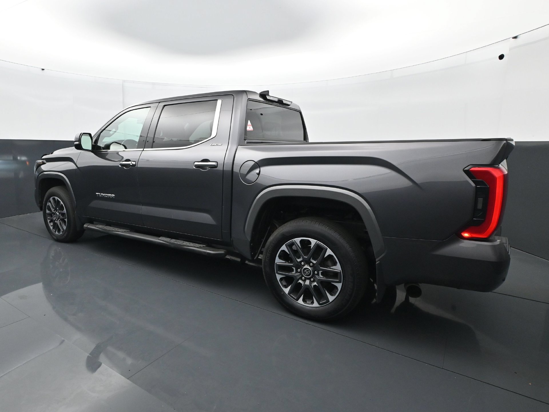 Used 2022 Toyota Tundra Limited AWD/4WD image 4
