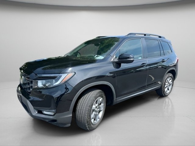 Used 2023 Honda Passport TrailSport image 2