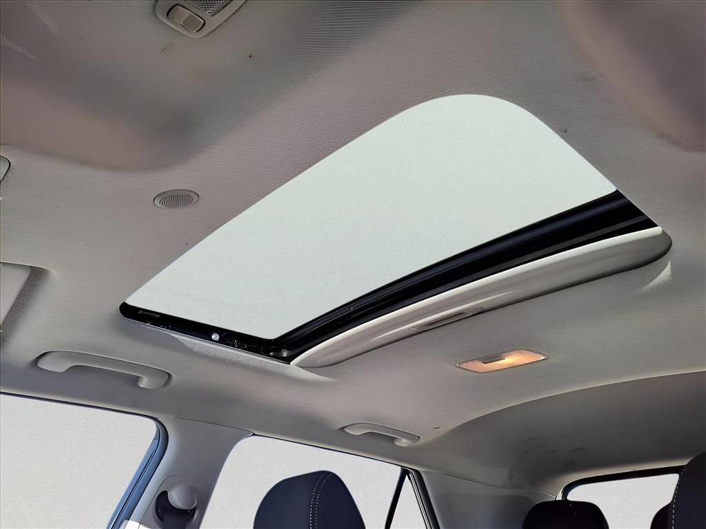 Used 2023 Hyundai Venue SEL image 13