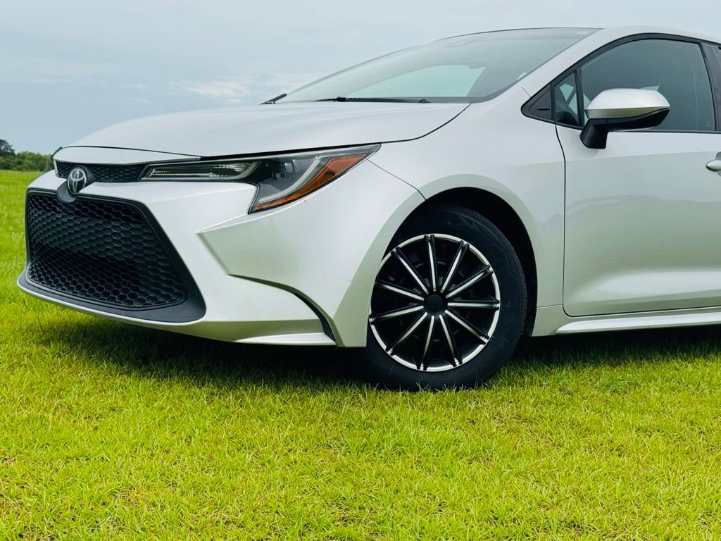 Used 2021 Toyota Corolla LE FWD image 1