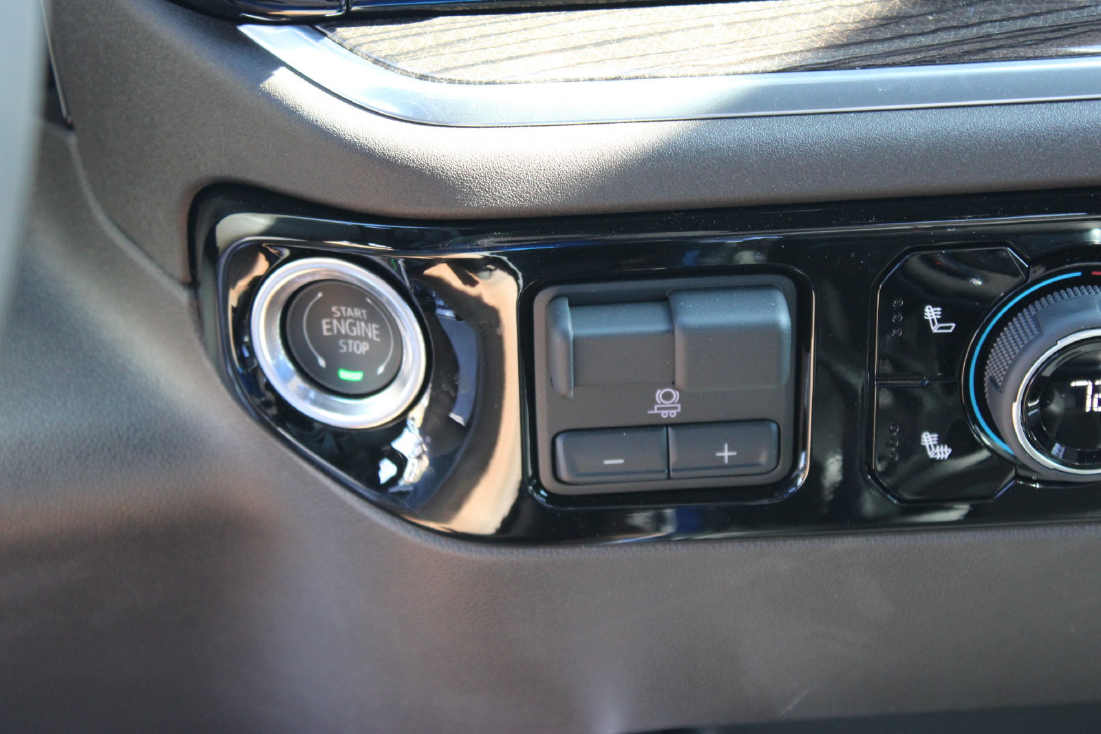 New 2026 Chevrolet Silverado 1500 RST w/ Safety Package AWD/4WD image 18