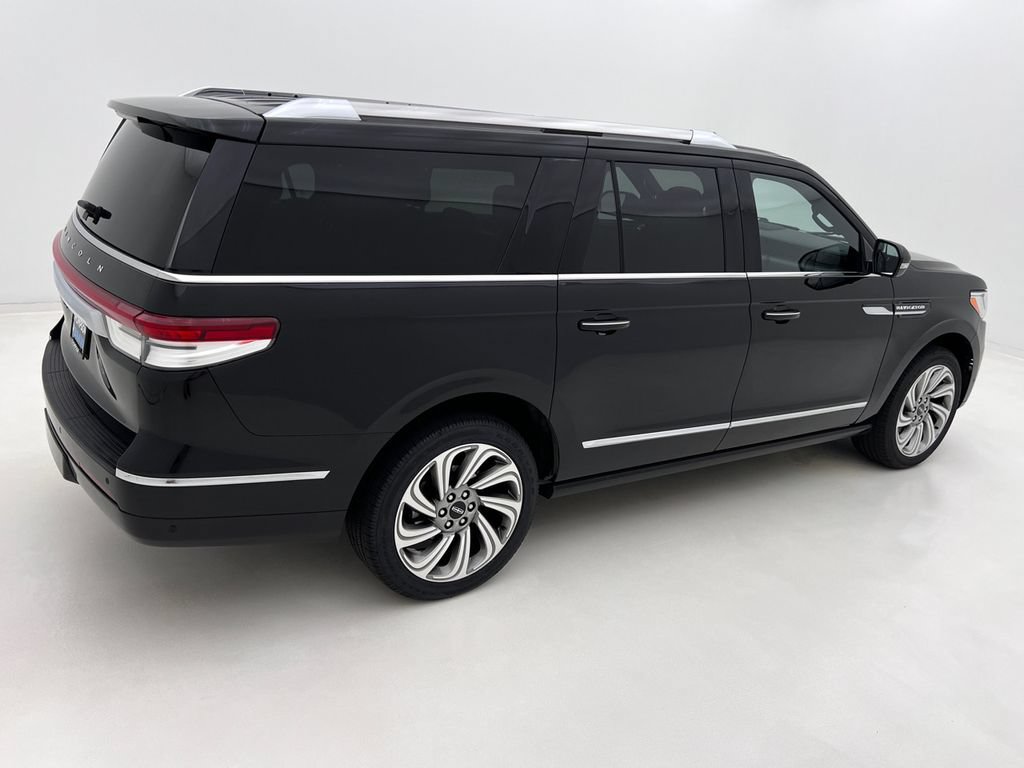 Used 2022 Lincoln Navigator L Reserve AWD/4WD image 6