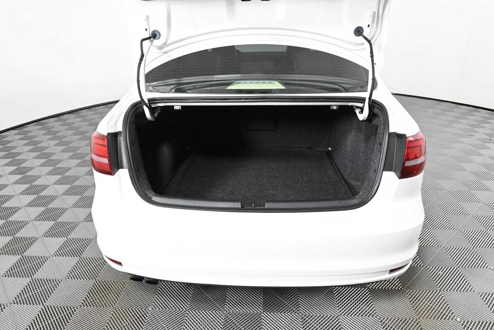 Used 2017 Volkswagen Jetta SEL FWD image 9