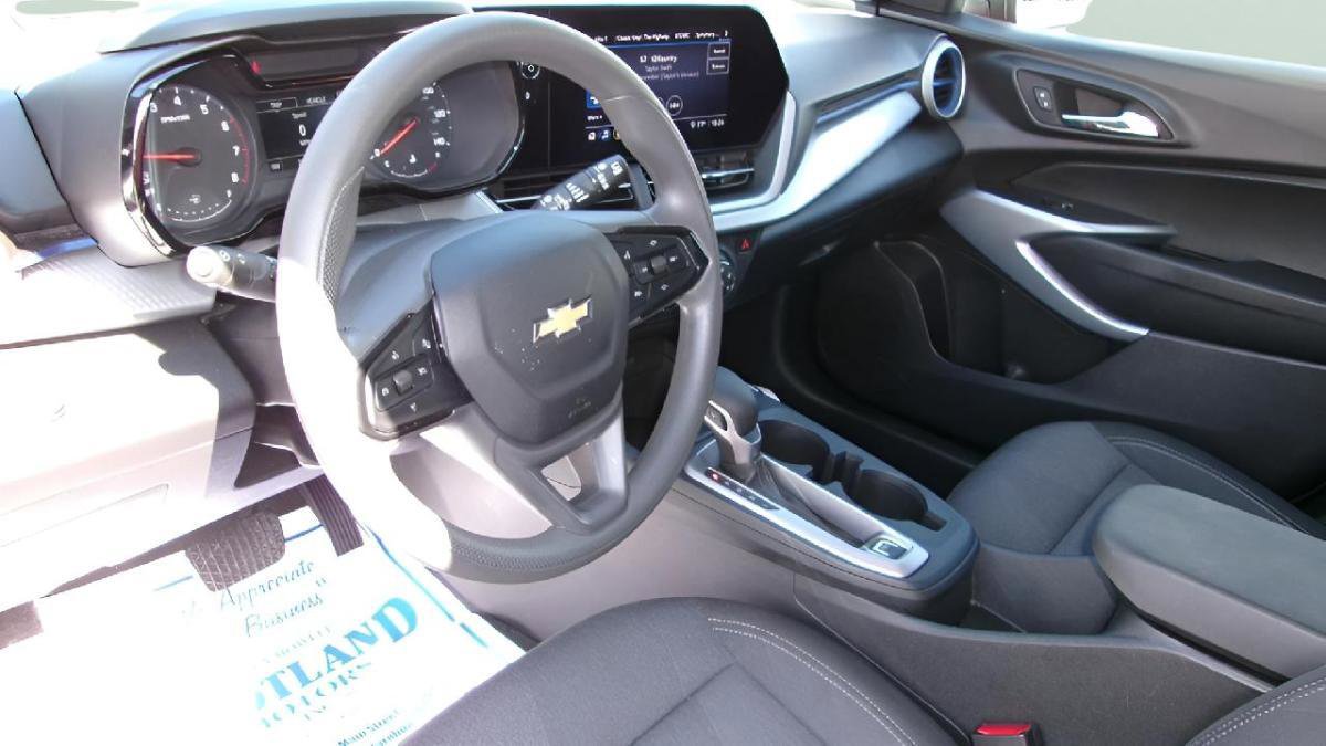 Used 2025 Chevrolet Trax LS image 12