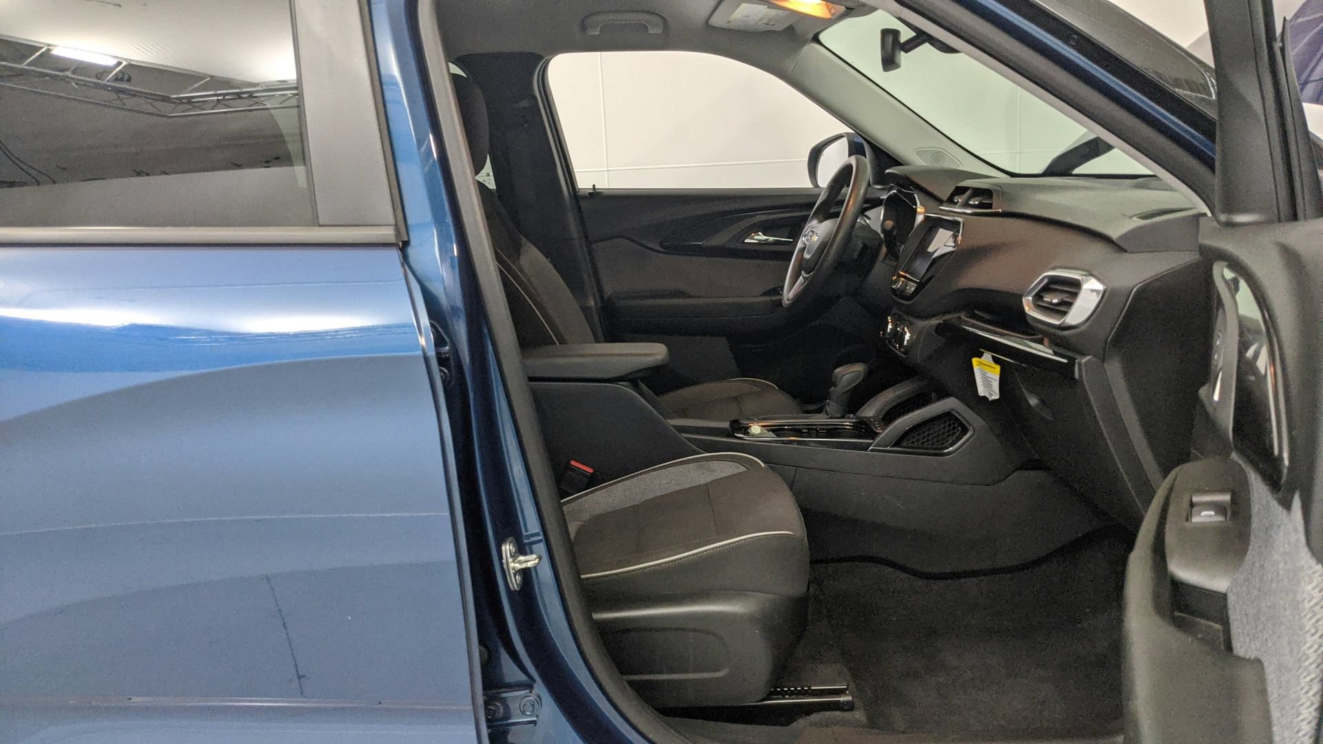 Used 2021 Chevrolet TrailBlazer LT w/ Convenience Package FWD image 44