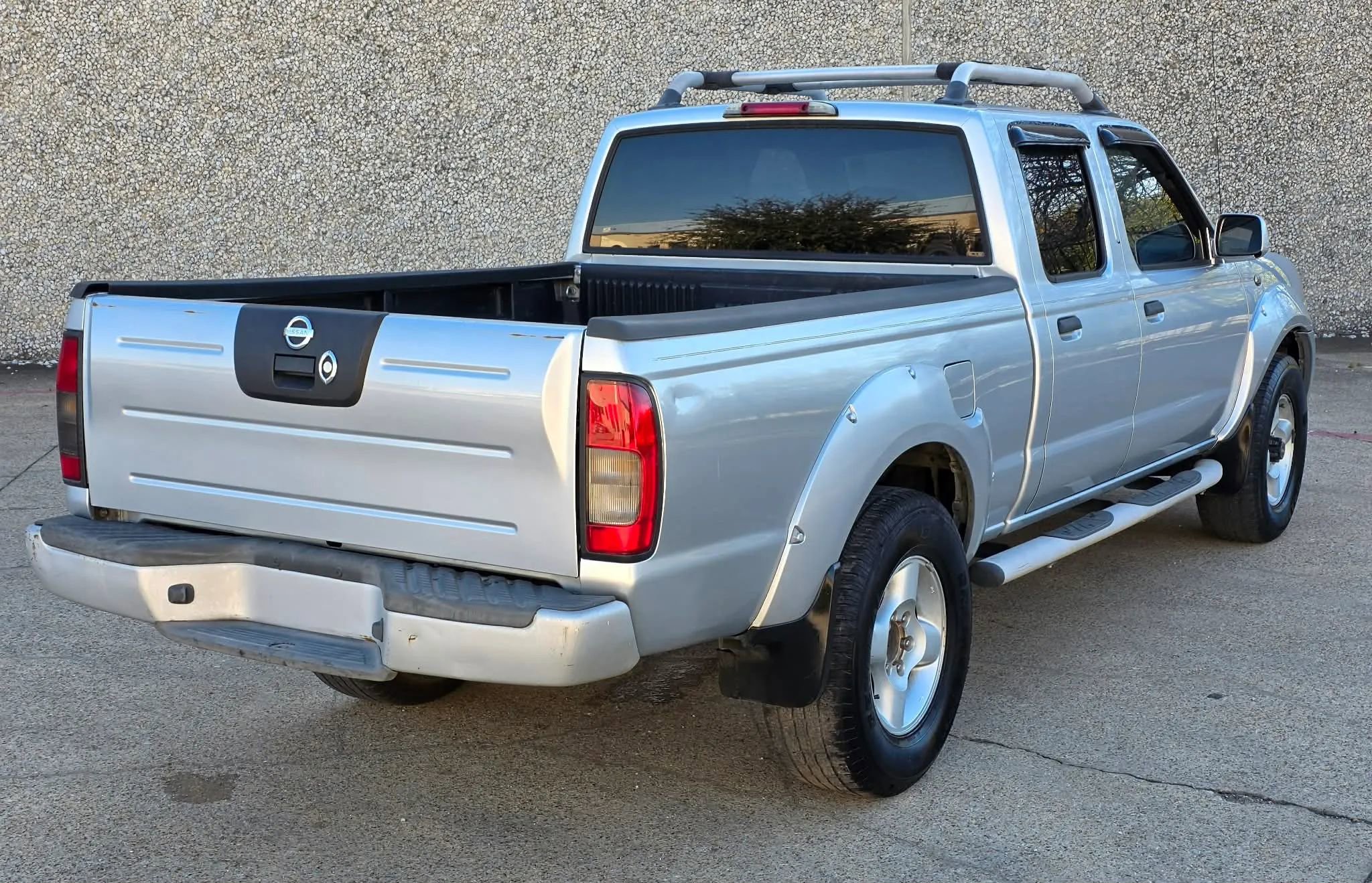 Used 2002 Nissan Frontier SE image 3