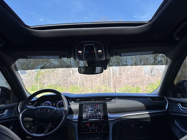 Used 2023 Jeep Grand Cherokee L Laredo image 15