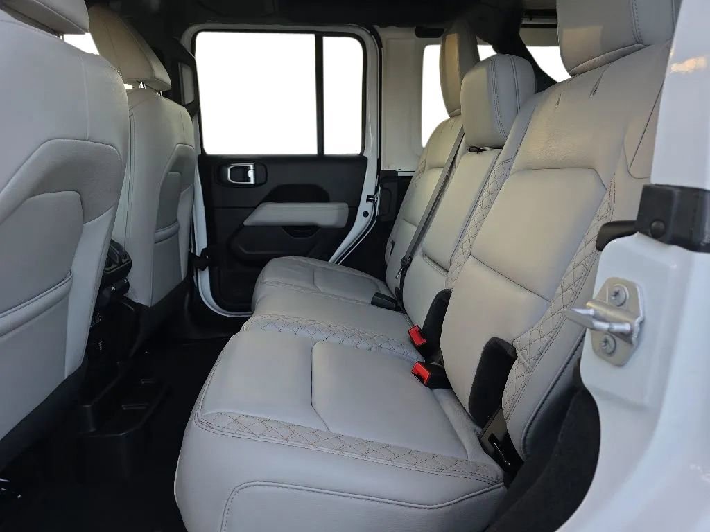 Used 2021 Jeep Wrangler Unlimited Sahara AWD/4WD image 14