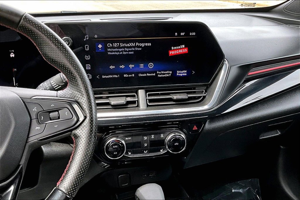 Used 2025 Chevrolet Trax RS w/ Sunroof Package FWD image 6