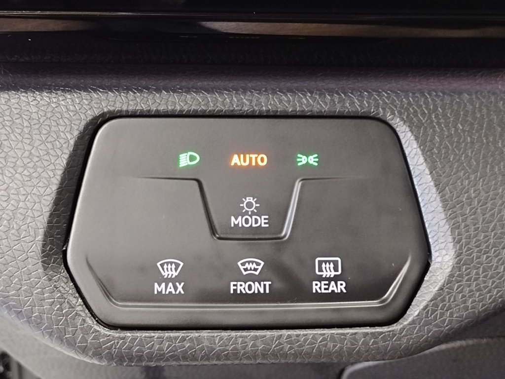 Certified 2023 Volkswagen ID.4 Pro AWD/4WD image 22