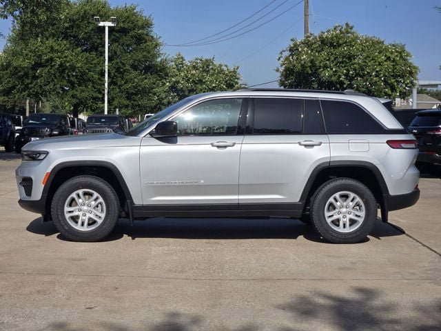New 2025 Jeep Grand Cherokee Laredo w/ MOPAR Finishing Package RWD image 4