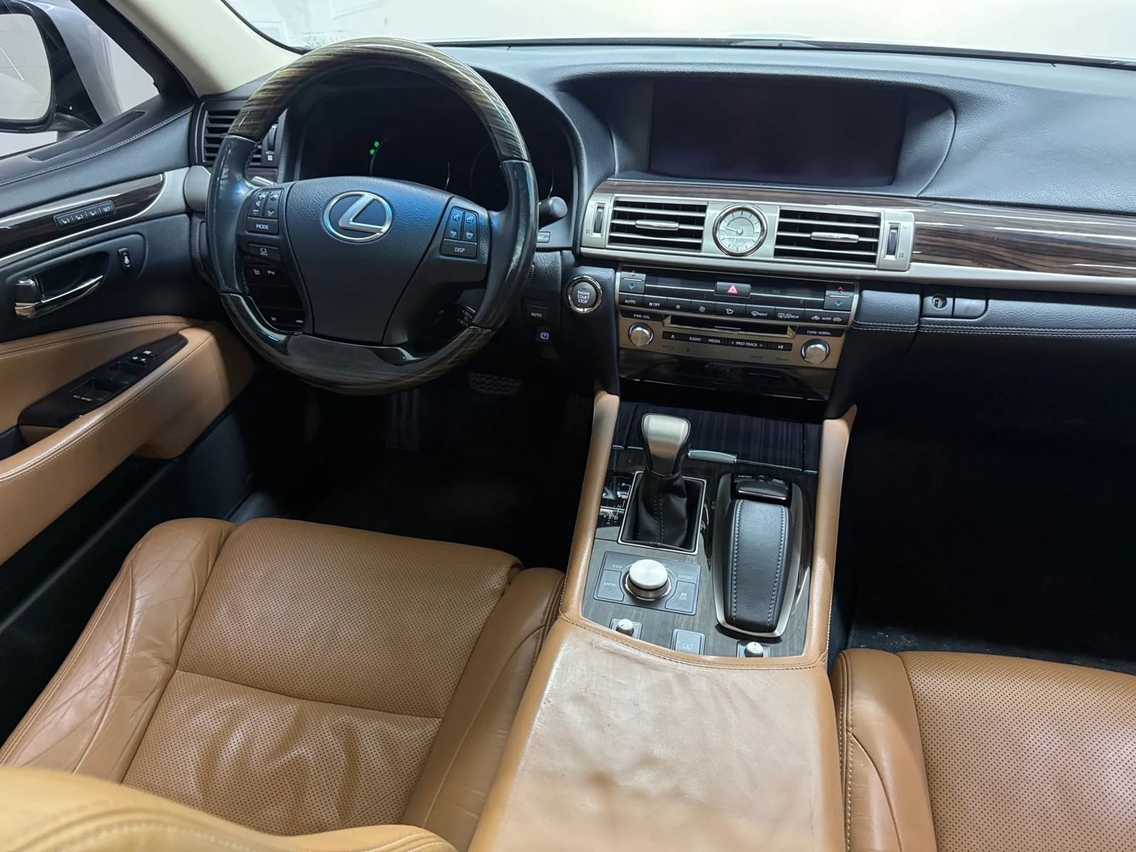 Used 2013 Lexus LS 460 w/ Comfort Pkg RWD image 11