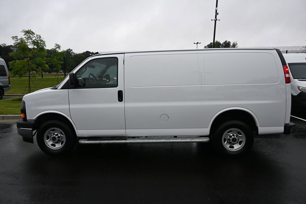 Used 2024 GMC Savana 2500 w/ Driver Convenience Package RWD image 3