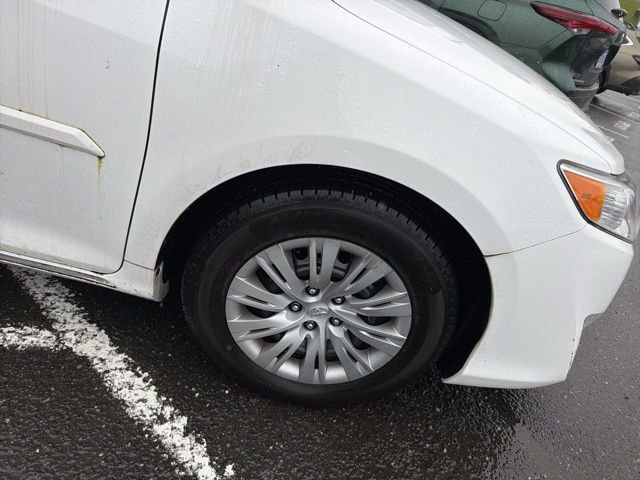 Used 2013 Toyota Camry LE image 15