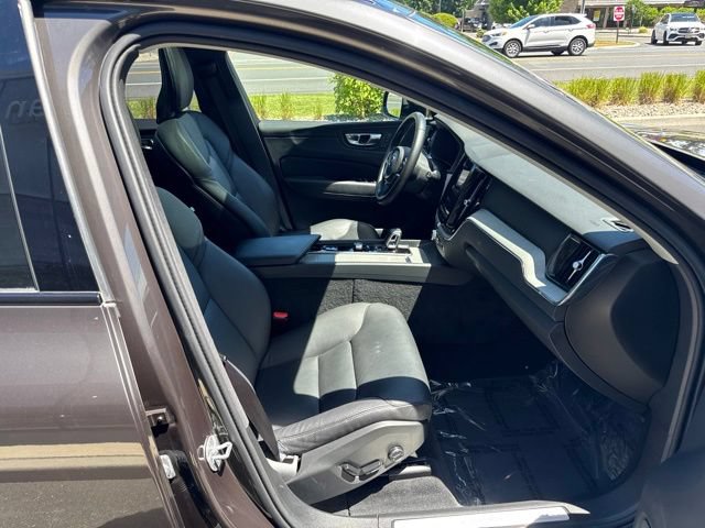 Certified 2025 Volvo XC60 B5 Plus AWD/4WD image 14