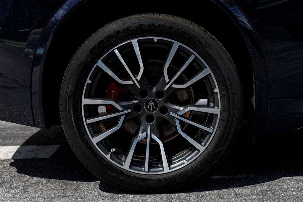 Certified 2023 Maserati Grecale Modena AWD/4WD image 38