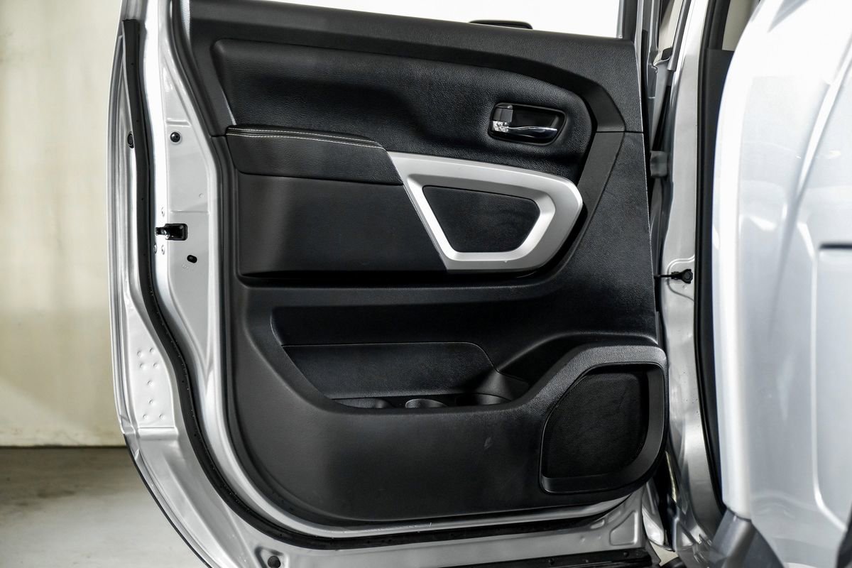 Used 2019 Nissan Titan PRO-4X image 36