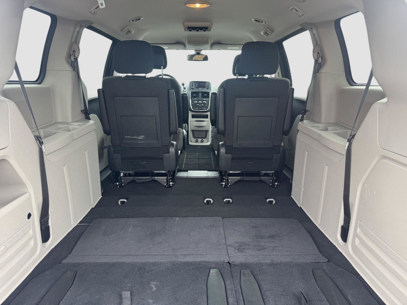 Used 2019 Dodge Grand Caravan SE w/ UConnect Hands-Free Group FWD image 32