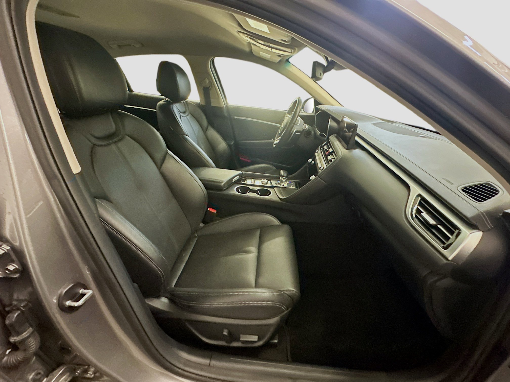 Used 2025 Genesis G70 2.5T AWD/4WD image 32