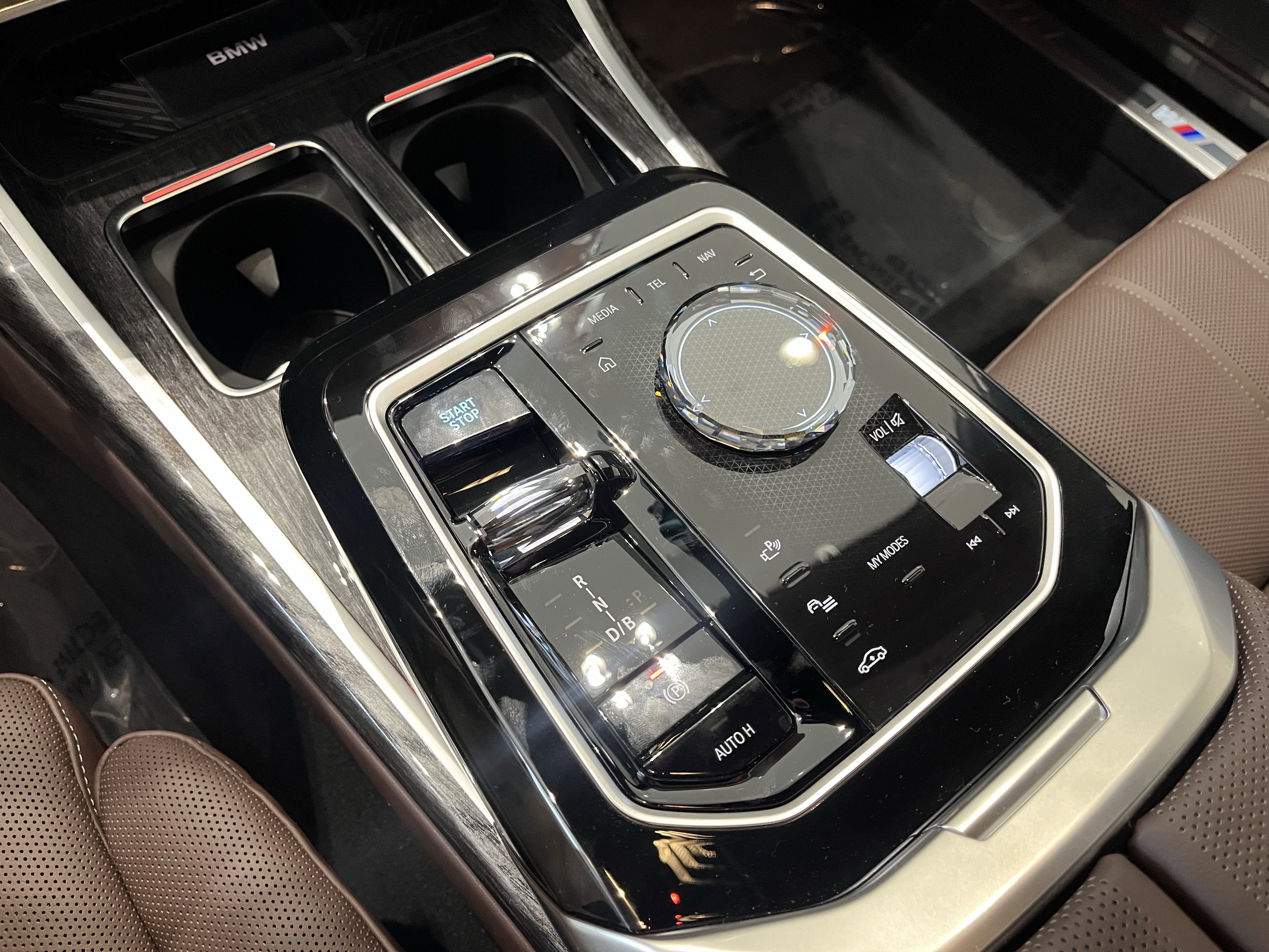 Used 2025 BMW i7 xDrive60 w/ Executive Package image 15