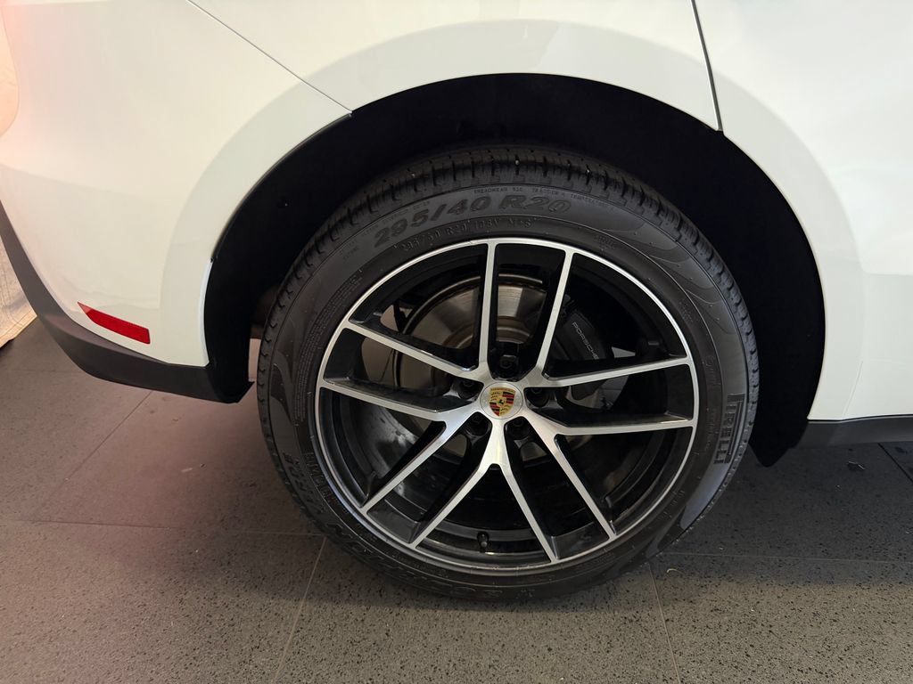 Used 2026 Porsche Macan AWD/4WD image 12