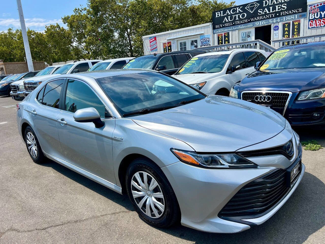 Used 2020 Toyota Camry LE image 3