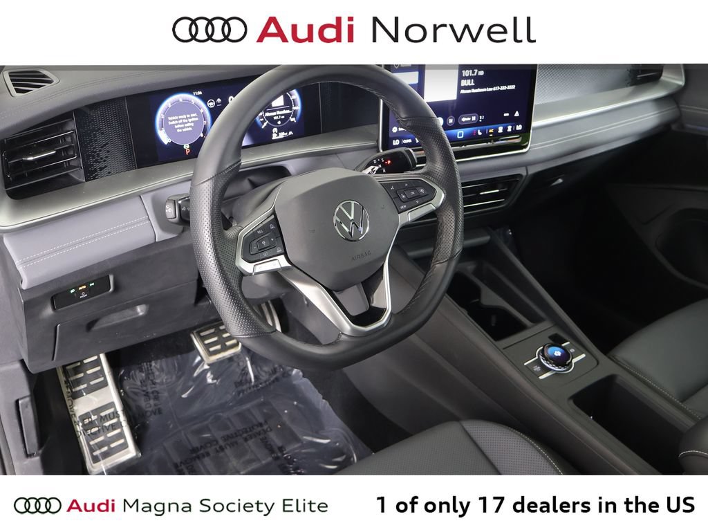 Used 2025 Volkswagen Tiguan SE R-Line AWD/4WD image 2