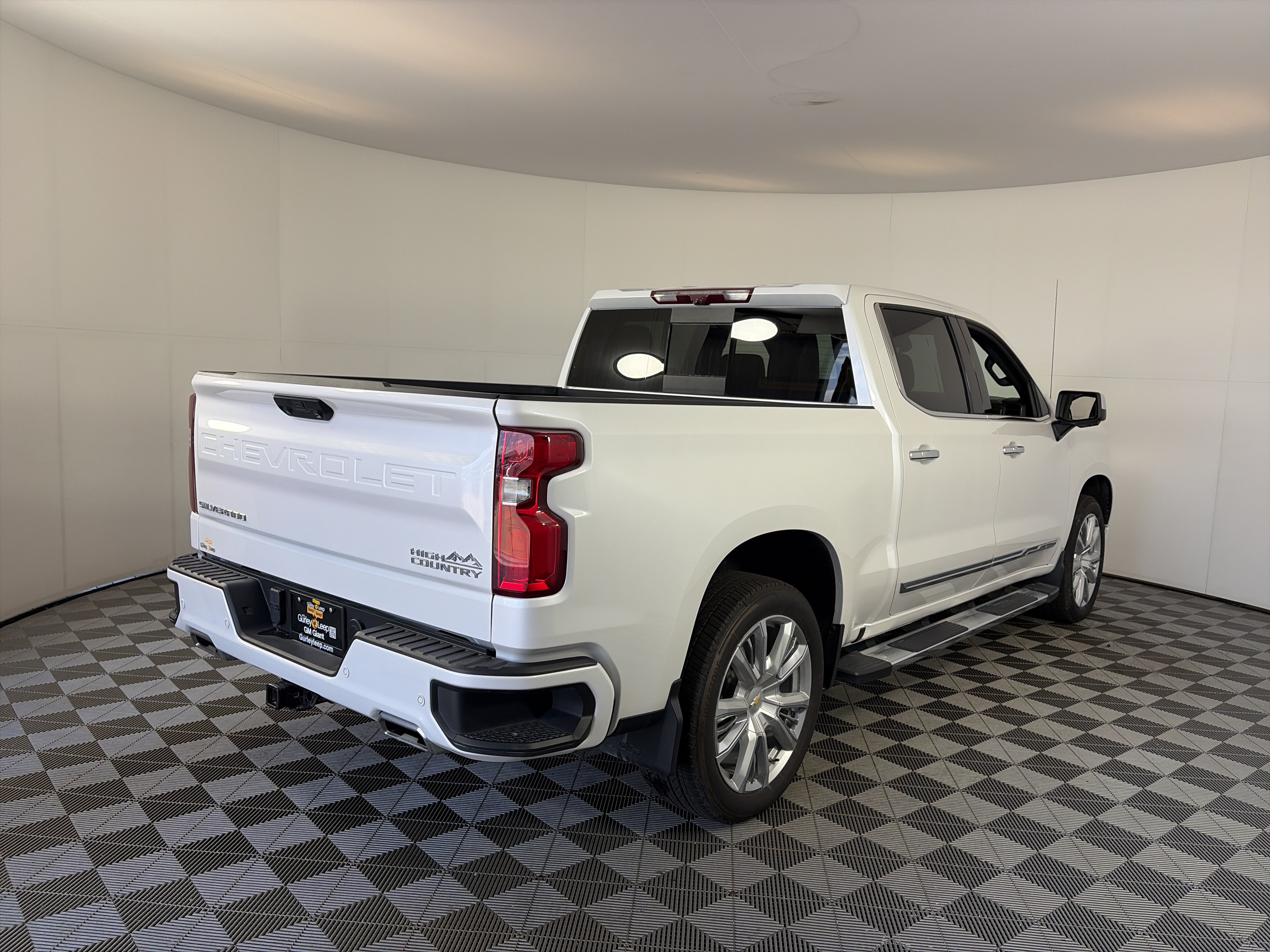 Used 2024 Chevrolet Silverado 1500 High Country w/ High Country Premium Package AWD/4WD image 10