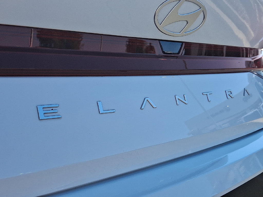 Used 2026 Hyundai Elantra SE FWD image 30