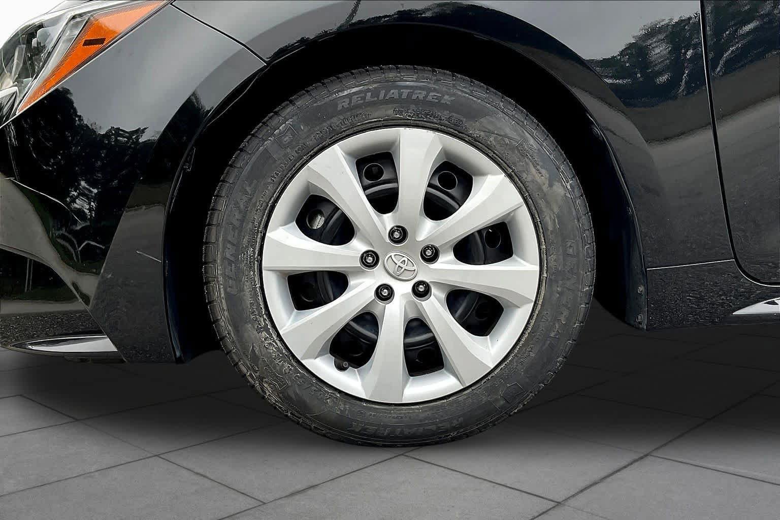 Used 2024 Toyota Corolla LE FWD image 11
